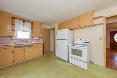 2441 Larchmont Dr, Wickliffe, OH 44092 - photo 6