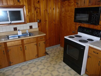 33 N Amherst Ave, Schenectady, NY 12304 - photo 3