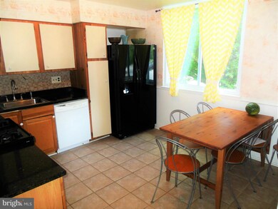 9251 Bellbeck Rd, Parkville, MD 21234 - photo 5