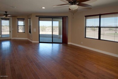 007_Family Room
