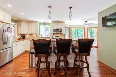 10 Crestview Dr, Oswego, IL 60543 - photo 2