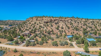 924 Foothill Dr-002