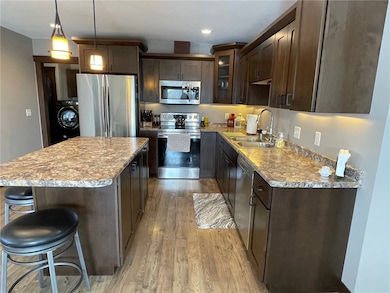 Large center island ~ perfect for entertaining!