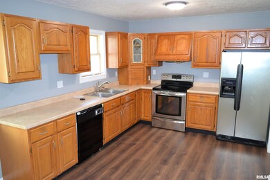 1391 Merritt Rd, Jacksonville, IL 62650 - photo 7