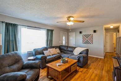 805 E 13th St N, Newton, IA 50208 - photo 3