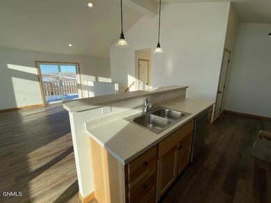 14759 Baxter St, Williston, ND 58801 - photo 4