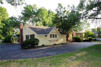 Corner Lot, circle drive