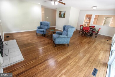 13157 Madonna Ln, Fairfax, VA 22033 - photo 2