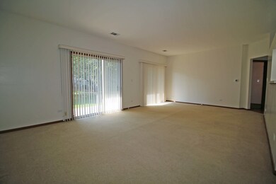 1705 Chesapeake Ln unit 7, Schaumburg, IL 60193 - photo 2