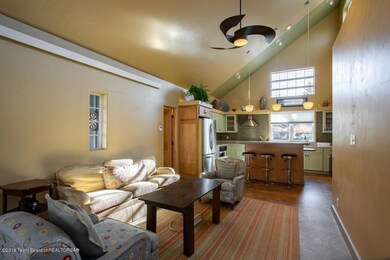 6 Guest House Living