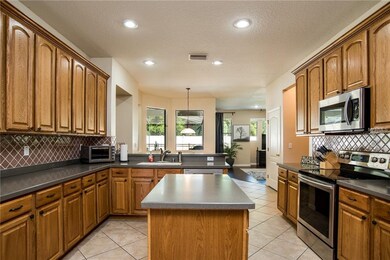 Very spacious kitchen perfect for the chef! Plenty