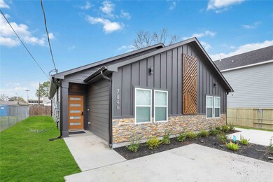 784 Enterprise St, Houston, TX 77088 - photo 4