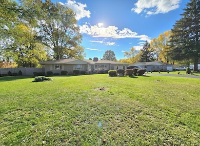 3715 Montclair Dr, Columbus, OH 43219 - photo 2