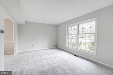 9831 Wolcott Dr, Burke, VA 22015 - photo 4