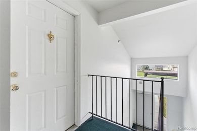 15090 Northpointe Dr, Sterling Heights, MI 48313 - photo 3