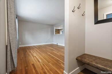 195 Nesbit Ln, Rochester Hills, MI 48309 - photo 4