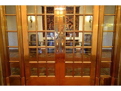 Entry/Foyer.