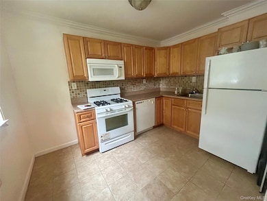 75-22 255th St unit 2, Glen Oaks, NY 11004 - photo 4