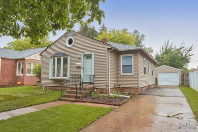 318 N Elmwood Ave, Waukegan, IL 60085 - photo 2