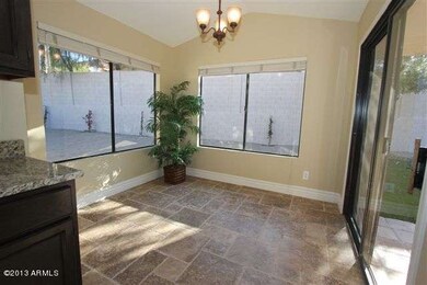 Casual Dining / Eat-In Kitchen