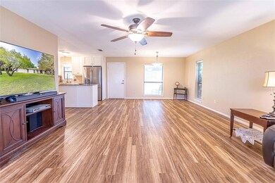 5010 Comanche Dr, Granbury, TX 76049 - photo 7