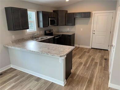 1539 E Bell Ave, Des Moines, IA 50320 - photo 2