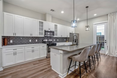 8458 Berry Green Ln, Houston, TX 77022 - photo 2