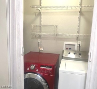 Washroom with independent washer and dryer