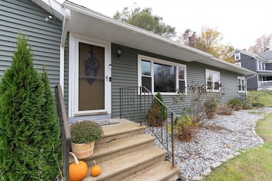 3 Bemis St, Spencer, MA 01562 - photo 4