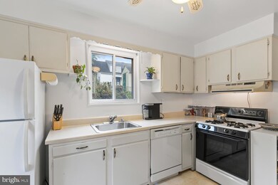 55 E Taylor Run Pkwy, Alexandria, VA 22314 - photo 5