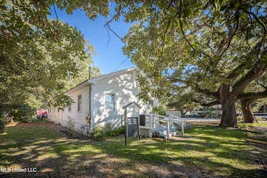 604 Magnolia Ave, Ocean Springs, MS 39564 - photo 5