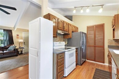 10517 W 73rd St, Shawnee, KS 66203 - photo 7