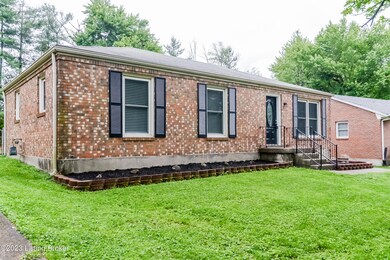 9014 Lantana Dr, Louisville, KY 40229 - photo 2