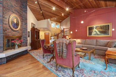 Forml Lvg Fireplace