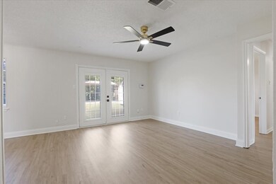 1004 Dyche Ln, Alvin, TX 77511 - photo 3