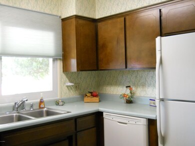 1929 E RIchards Drive 002