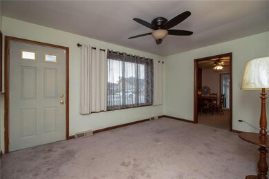 1440 E 27th Ct, Des Moines, IA 50317 - photo 3