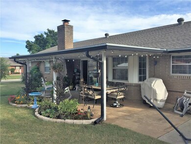 1013 NE 4th St, Moore, OK 73160 - photo 2