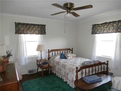 Large Master Bedroom makes this Full Size bed seem