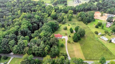 819 J C Cooper Rd, Fountain Inn, SC 29644 - photo 5