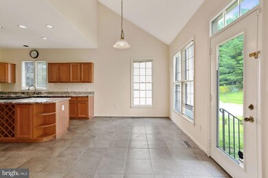 8927 Falls Farm Dr, Potomac, MD 20854 - photo 6