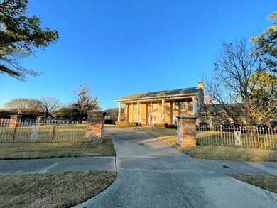 401 Eagle Dr, Bedford, TX 76021 - photo 2