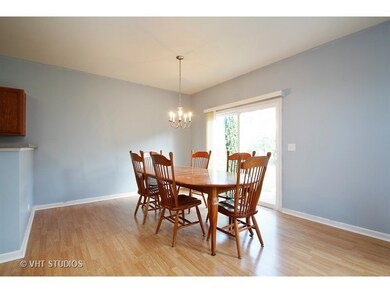 543 S Jade Ln, Round Lake, IL 60073 - photo 4