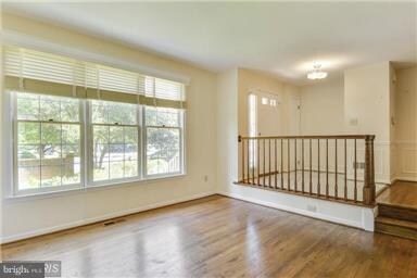 5726 Brewer House Cir, Rockville, MD 20852 - photo 2