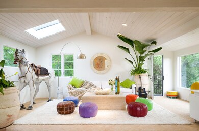 2_Living Room