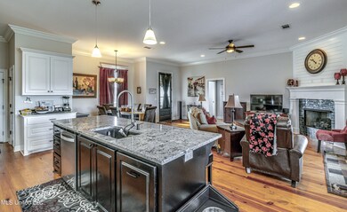 404 Buttonwood Ln-44