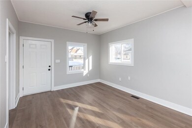 2731 E Walnut St, Des Moines, IA 50317 - photo 6