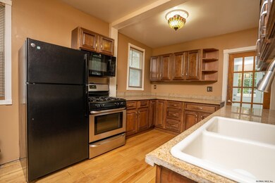 848 Cleveland Ave, Schenectady, NY 12306 - photo 6