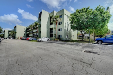 1638 Embassy Dr unit 208, West Palm Beach, FL 33401 - photo 3