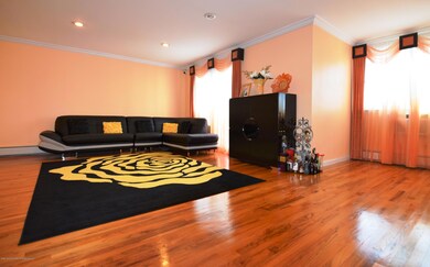 (5) Living Room